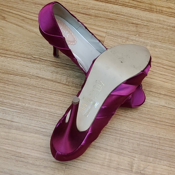 Custom dyed 4" heels - Picture 2 of 4